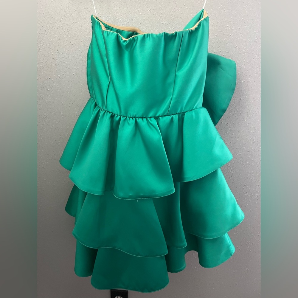 Space Simona Corsellini Tiered Mini Dress
In Green Size 42 New - Picture 3 of 10
